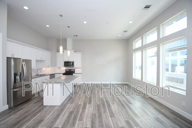 Building Photo - 5904 Gardendale Dr