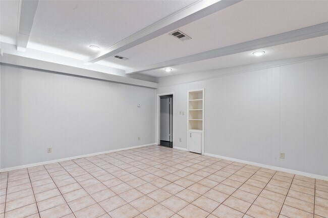 Building Photo - 118 E Thornton Rd
