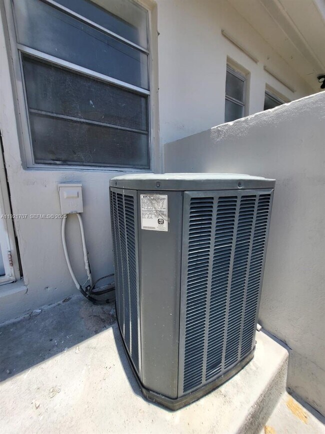 Building Photo - 640 NW 77th St