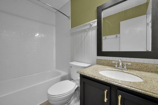 Building Photo - 4550 Glenhaven Dr