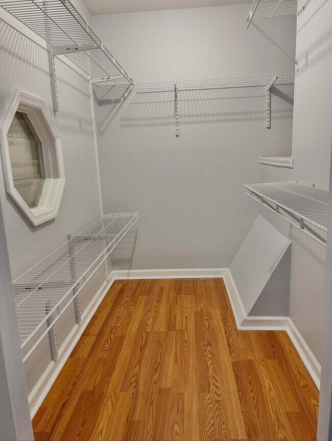 Building Photo - 100 Woodview Dr