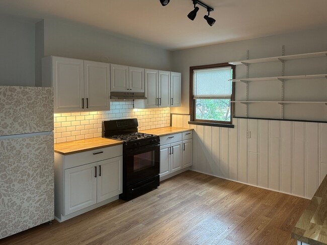 Building Photo - 4143 Chambers St