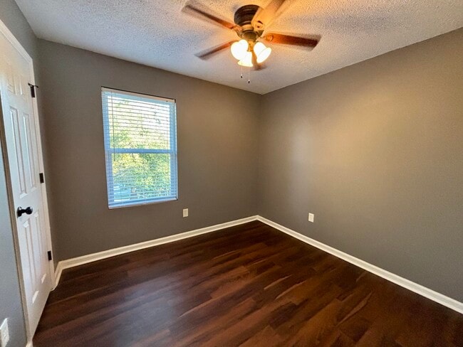 Building Photo - 2714 Fair Oak Ct