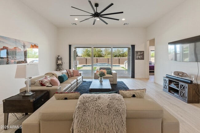 Building Photo - 4236 E Whisper Rock Trl