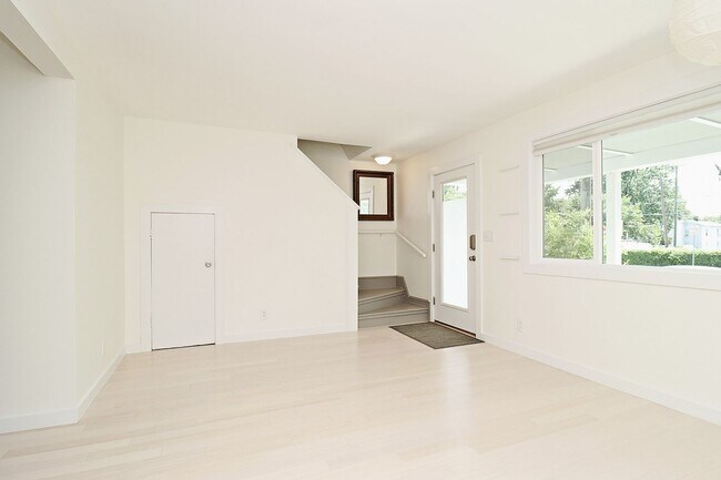 Building Photo - Bright & Modern Downtown Home Near UVA Medical Center