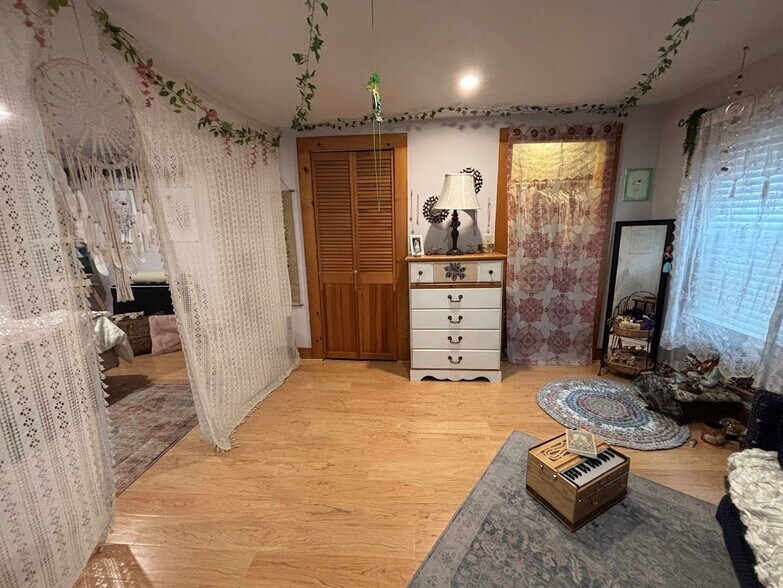 Building Photo - 98 Forge Village Rd