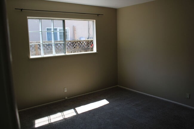 Building Photo - Charming 3 Bed 2 Bath House for lease.