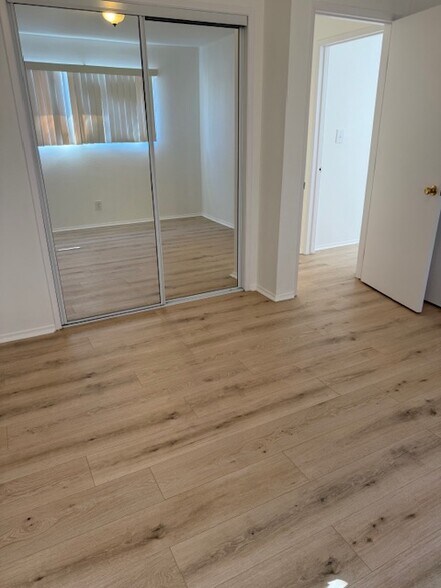 Building Photo - 559 Hyde Park Pl