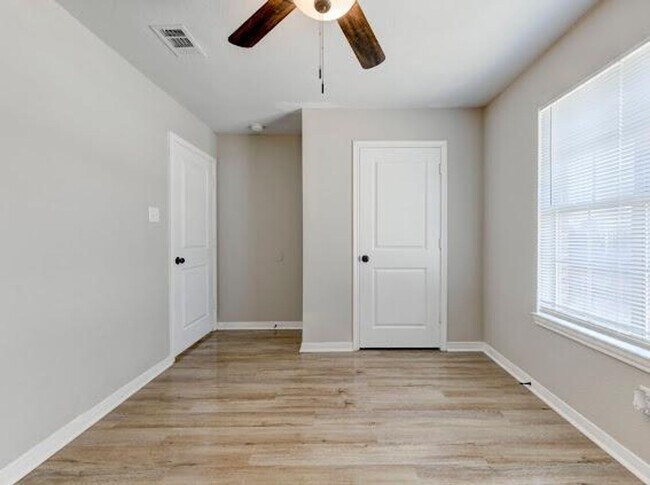 Building Photo - 2321 Terrace Dr