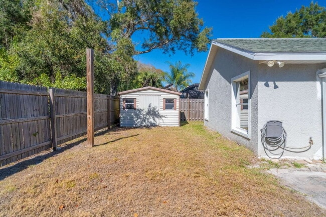 Building Photo - Desirable Parkway Meadows!