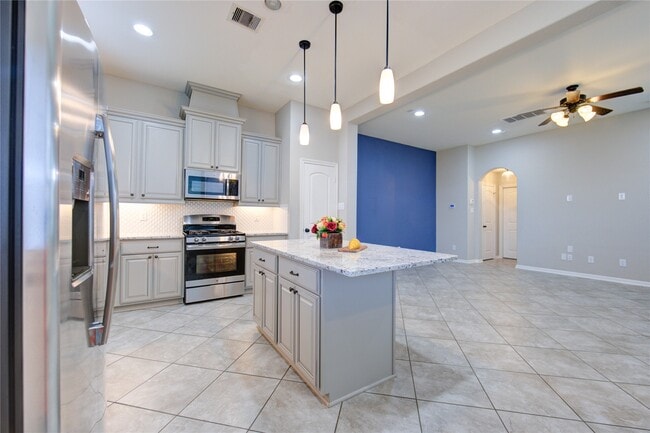 Building Photo - 12130 La Strada St