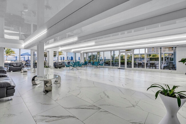 Building Photo - 1904 S Ocean Dr