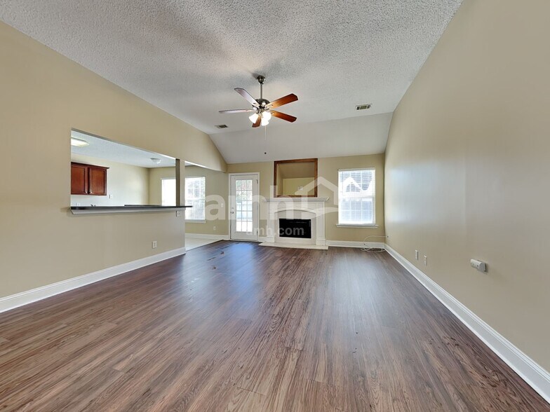 Building Photo - 738 Laurel Hill Cir