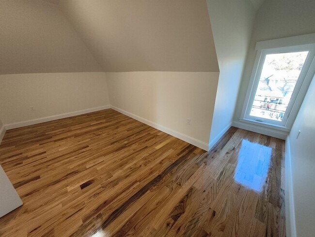 Building Photo - 386 Union Ave