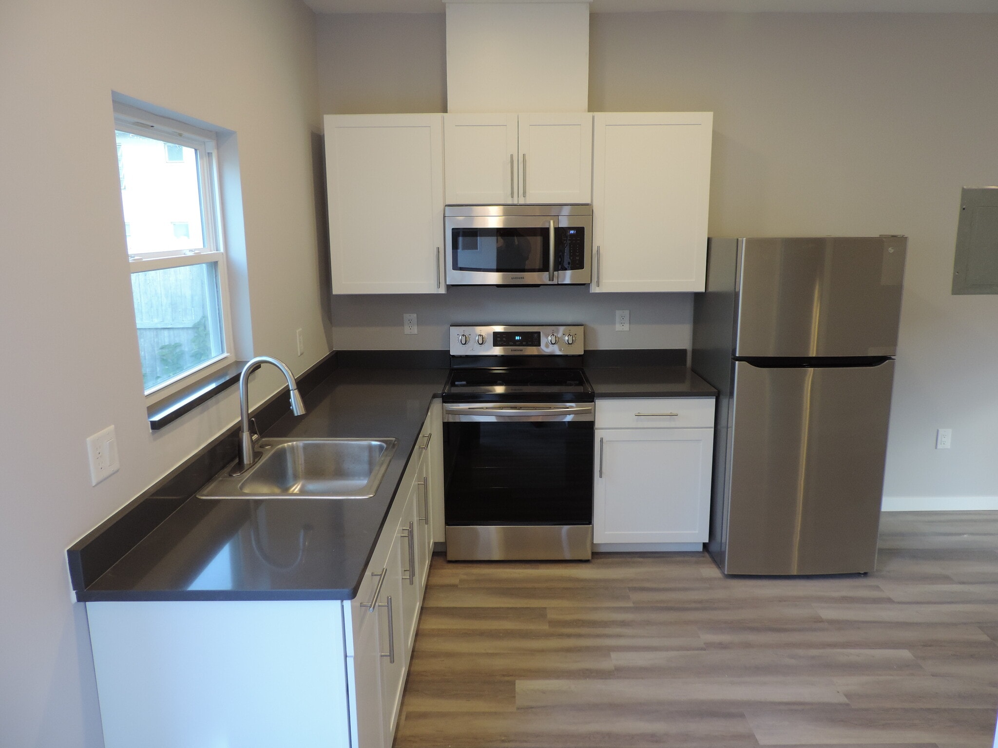 Building Photo - 2704 E Washington St