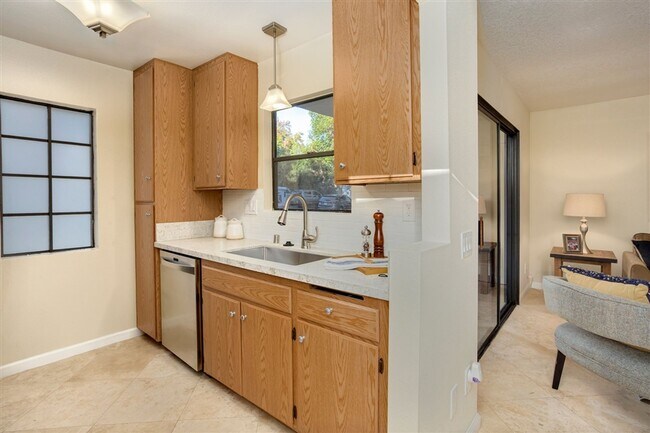 Building Photo - Upgraded Rancho Penasquitos 2 Bedroom at T...