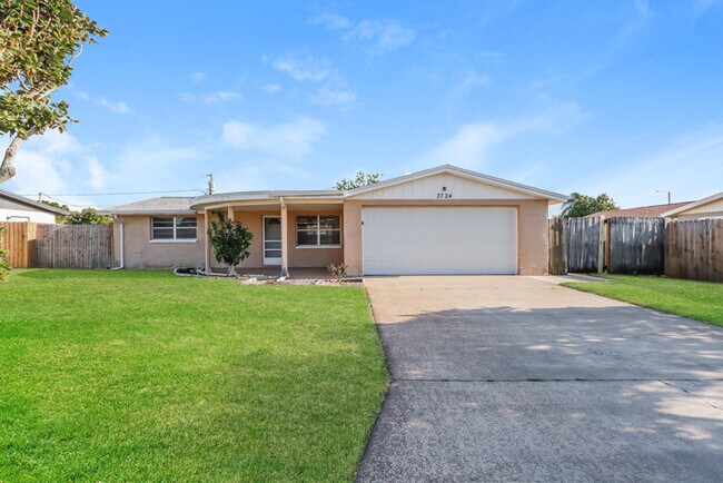 Primary Photo - 3724 Redwood Dr
