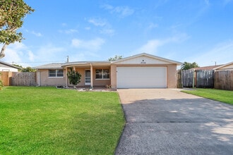 Building Photo - 3724 Redwood Dr