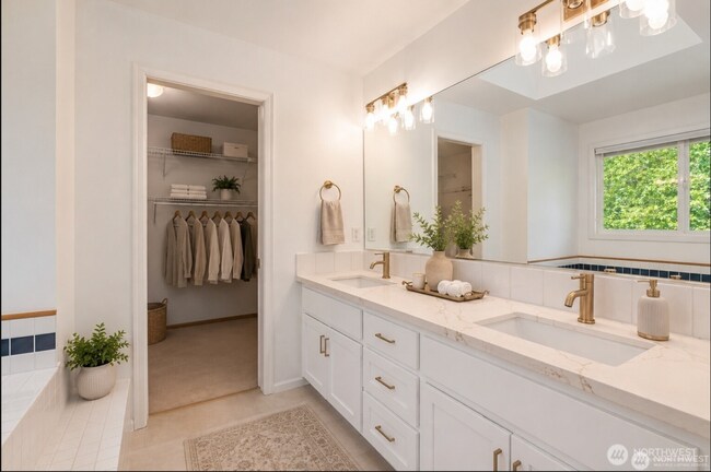 Building Photo - Beautifully Renovated 5-Bedroom Home in Abbey Road