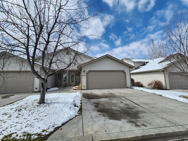 Building Photo - Beautiful 3 Bedroom, 2 Bathroom Home in Aspen Place!