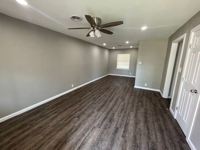 Building Photo - Home for Rent