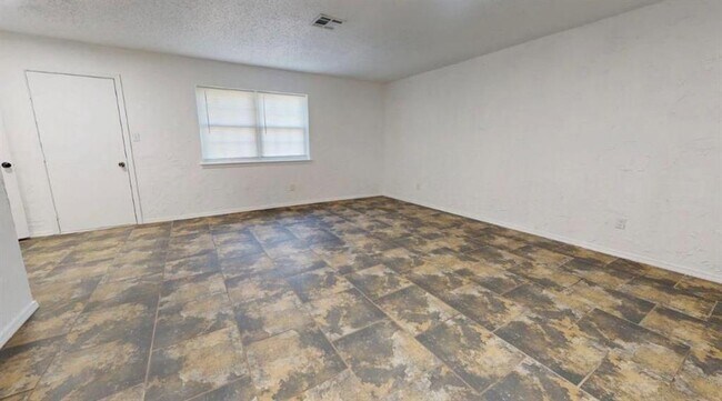 Building Photo - 603 Seminole Dr