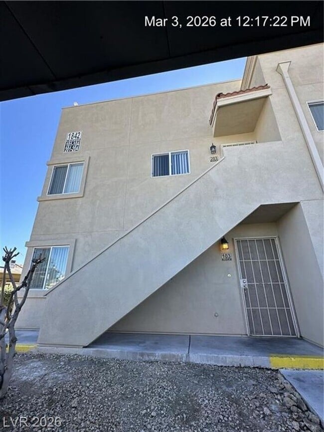 Building Photo - Adorable condo with great usage of space