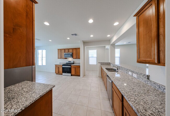 Building Photo - 7148 W Bent Tree Dr