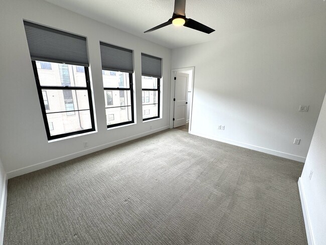 Building Photo - 1371 Keosauqua Way