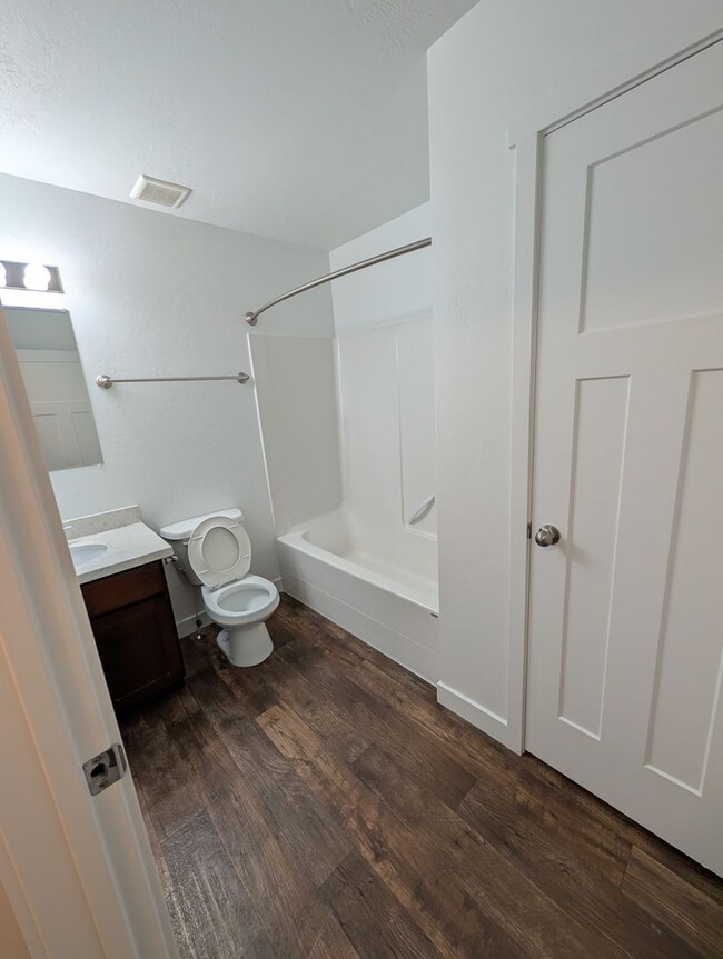 Building Photo - January Rent Free! 3 Bed 2 Bath Townhouse for Rent!