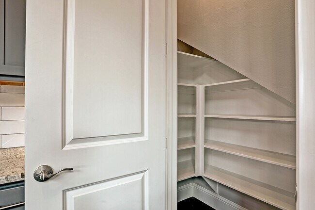 Building Photo - 4857 Benning Dr