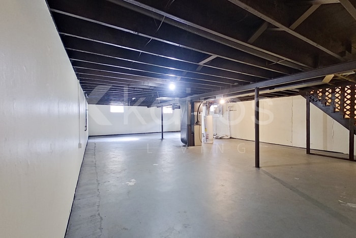 Building Photo - 425 St Edward Ln