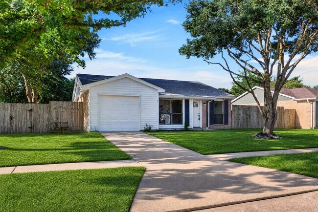 Building Photo - 24114 4 Sixes Ln