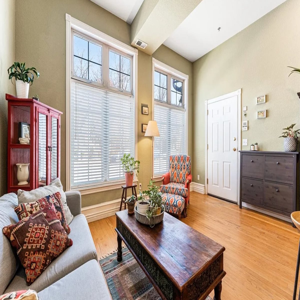 Building Photo - 800 E 18th Ave