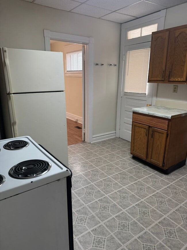 Building Photo - 3 bedroom, 1 bath, 2 story single family house