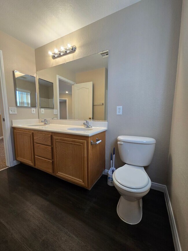 Building Photo - A Spacious 4 Bedroom House in Iron Mountain Ranch