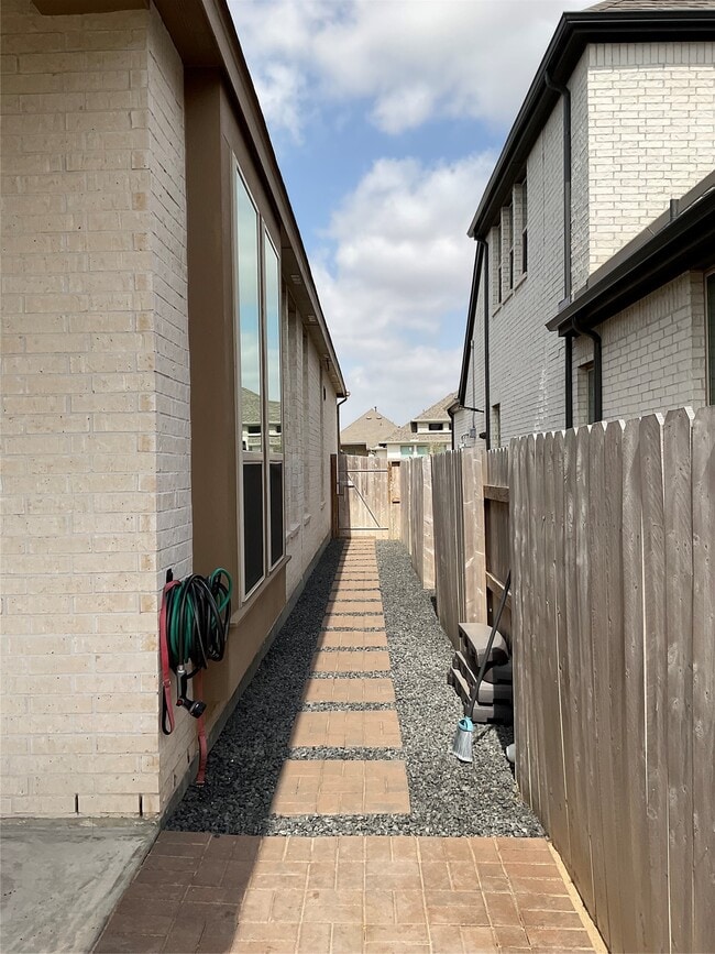 Building Photo - 24823 Hibiscus Gdn Wy