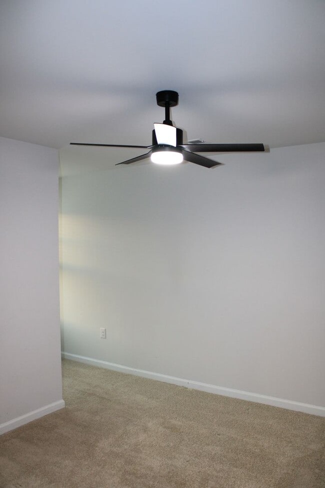 Building Photo - 3 Bedroom 2 .5 Bath Townhome Hephzibah!