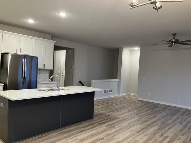 Building Photo - 993 Cascade Cir