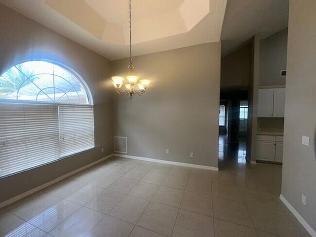 Building Photo - Pool home for rent !