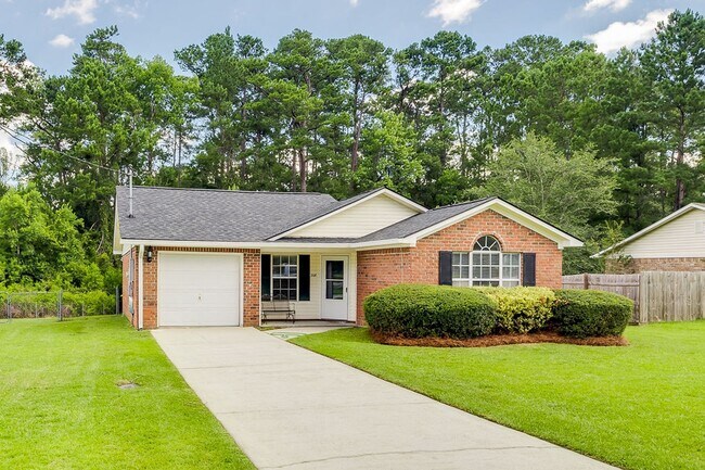 Building Photo - Spacious 3 Bedroom Home with Garage & Large Fenced Yard in Rincon