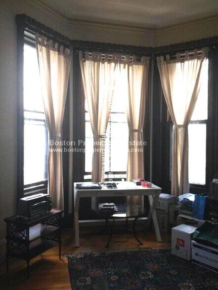 Building Photo - 429 Beacon St