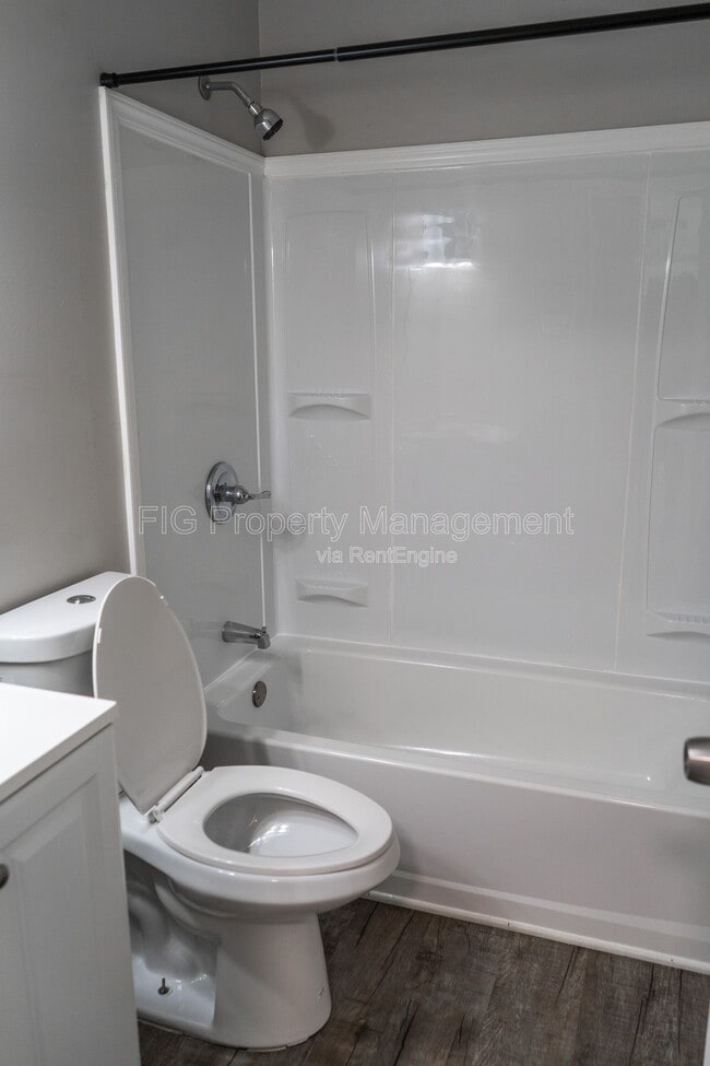 Building Photo - 112 Louella Dr