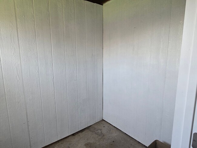 Building Photo - 3-bedroom by New Re-developed Paradise Valley Mall