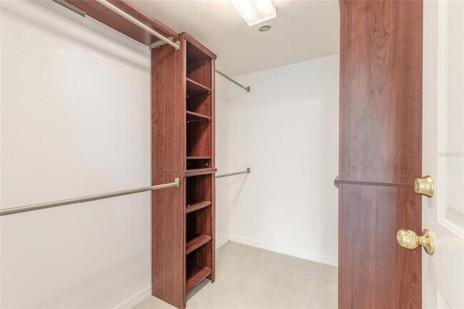 Building Photo - 1694 Town Park Dr