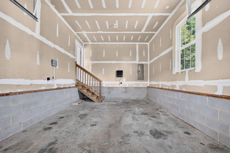 Building Photo - 5806 Garden Ridge Rd