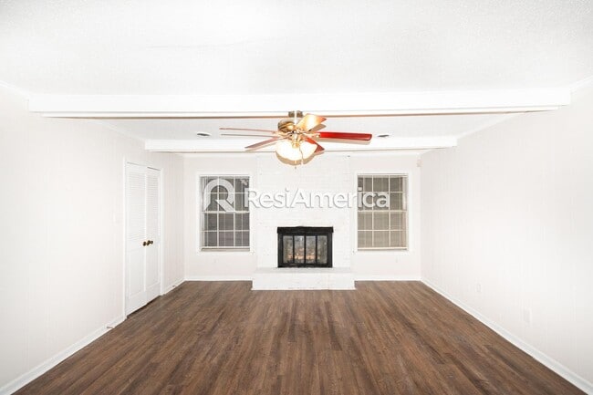 Building Photo - Newly Renovated 4/2 in Southaven