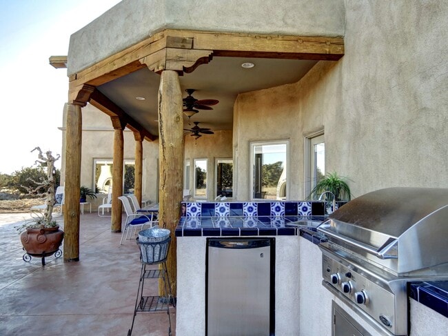 Building Photo - 12 Estancia Ct