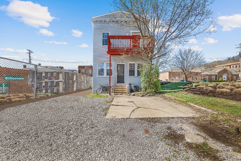 Building Photo - 518 Broad St