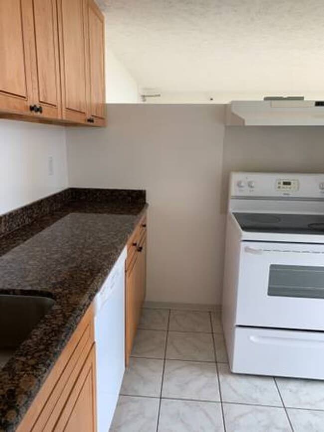 Building Photo - Great Location and Great Amenities!